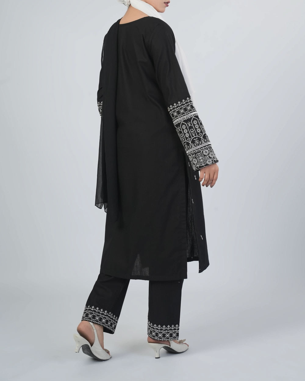 Women's Khaddar Embroidered 3Pcs Suit