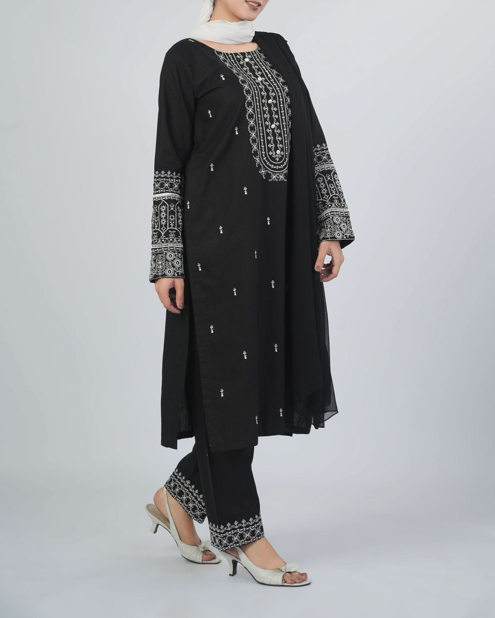 Women's Khaddar Embroidered 3Pcs Suit