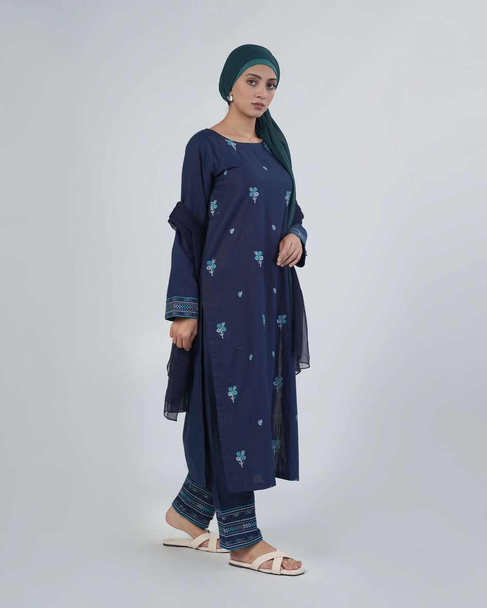 Women's Khaddar Embroidered 3Pcs Suit