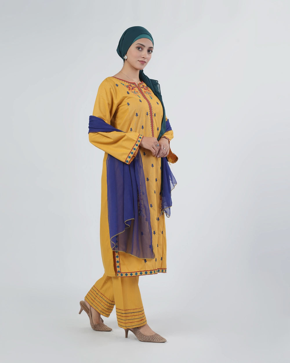 Women's Khaddar Embroidered 3Pcs Suit