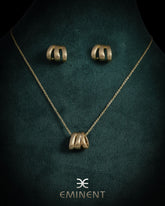 Eminent Women's Curve Pendant Set