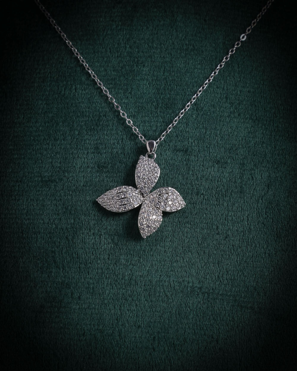Eminent Women's Leaf Spark Necklace Set