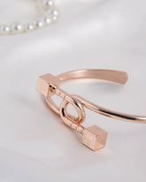 Eminent Women’s Knot Detail Open Bangle