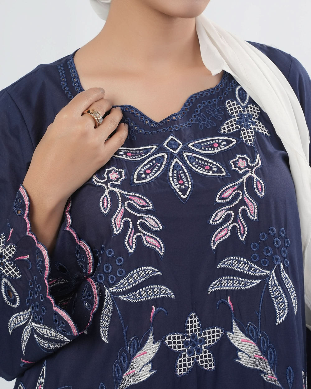Valuables Women’s Embroidered 3 Pcs Suit
