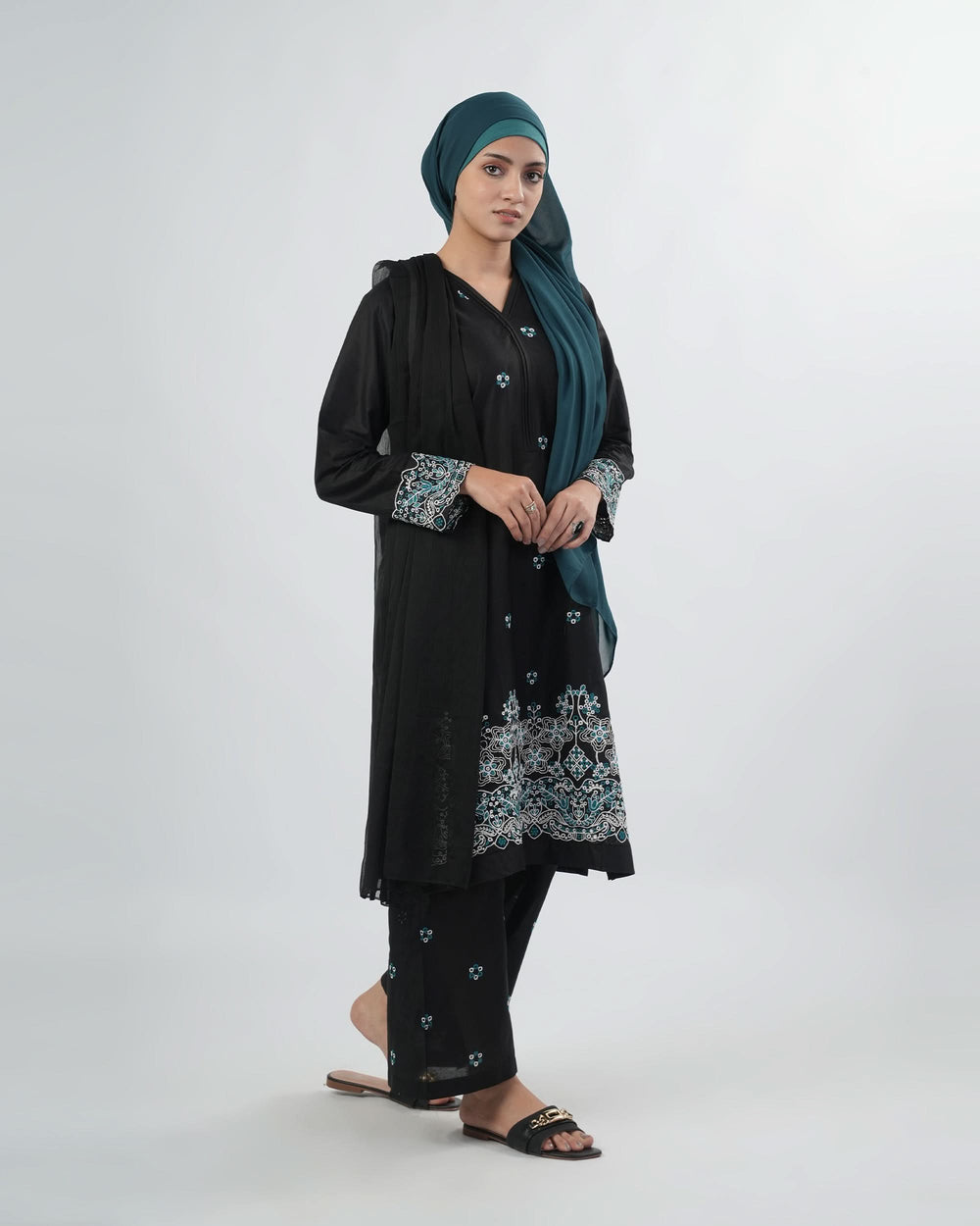 Valuables Women’s Embroidered 3 Pcs Suit