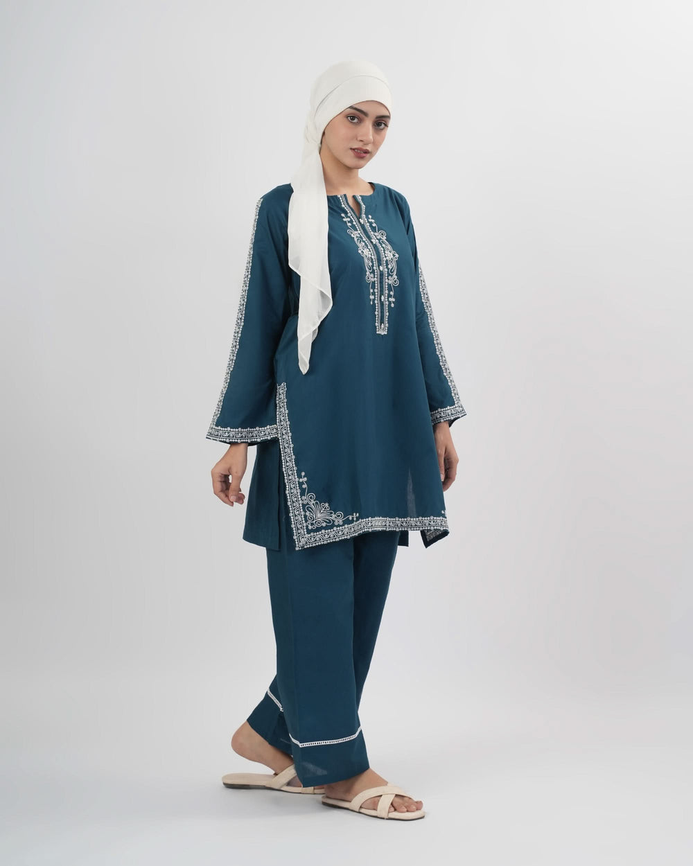 Valuables Women Embroidered 2Pcs Suit