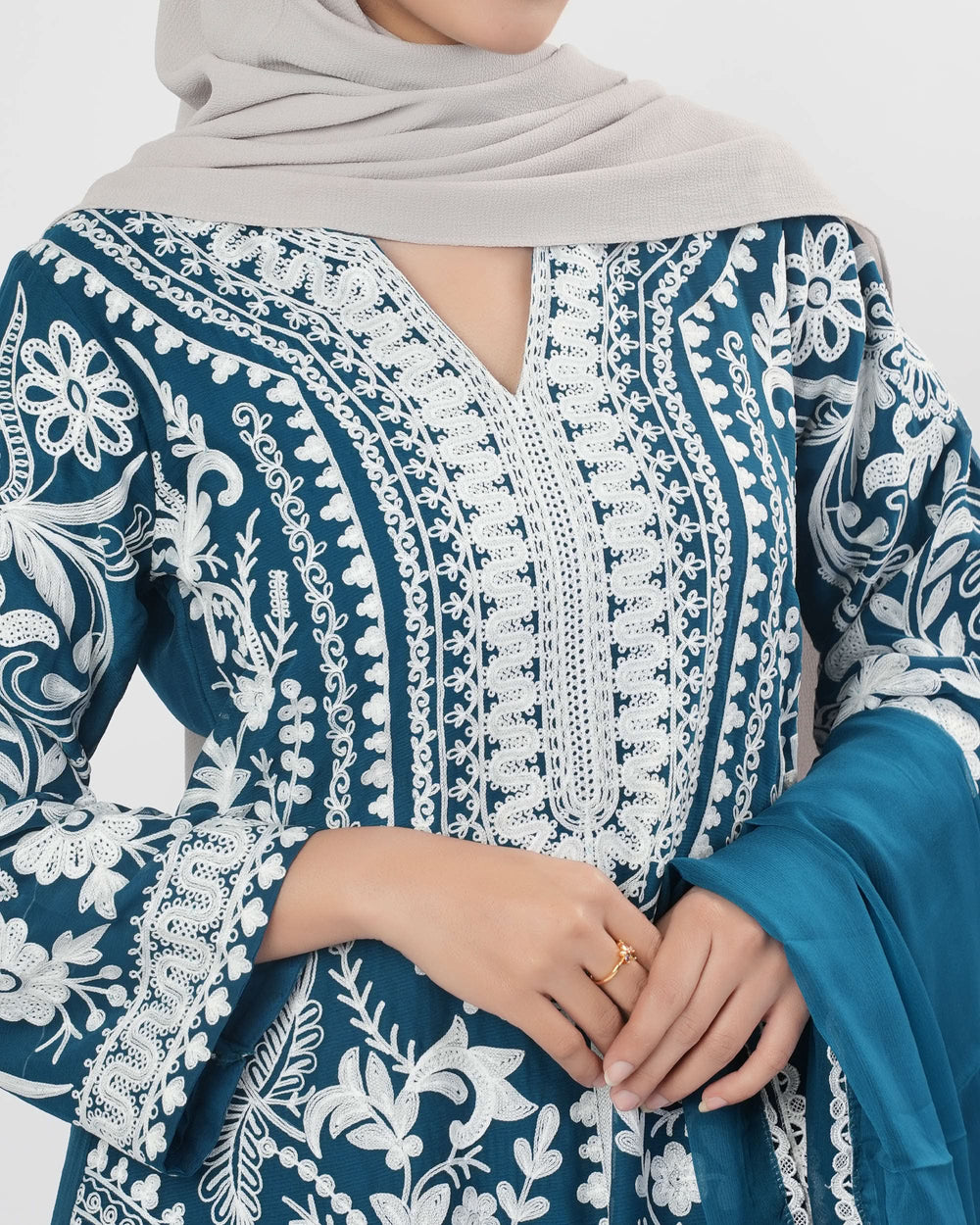 Valuables Women Chiffon Embroidered 3-Piece Suit