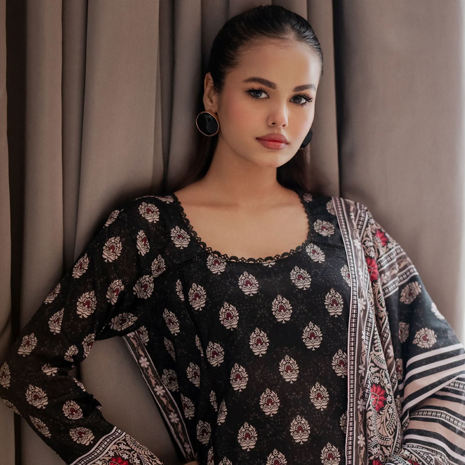 Salina Doriya Lawn By Regalia Unstitched 3 Pcs Suit - 6