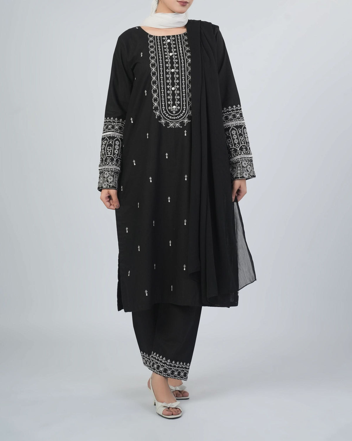Women's Khaddar Embroidered 3Pcs Suit