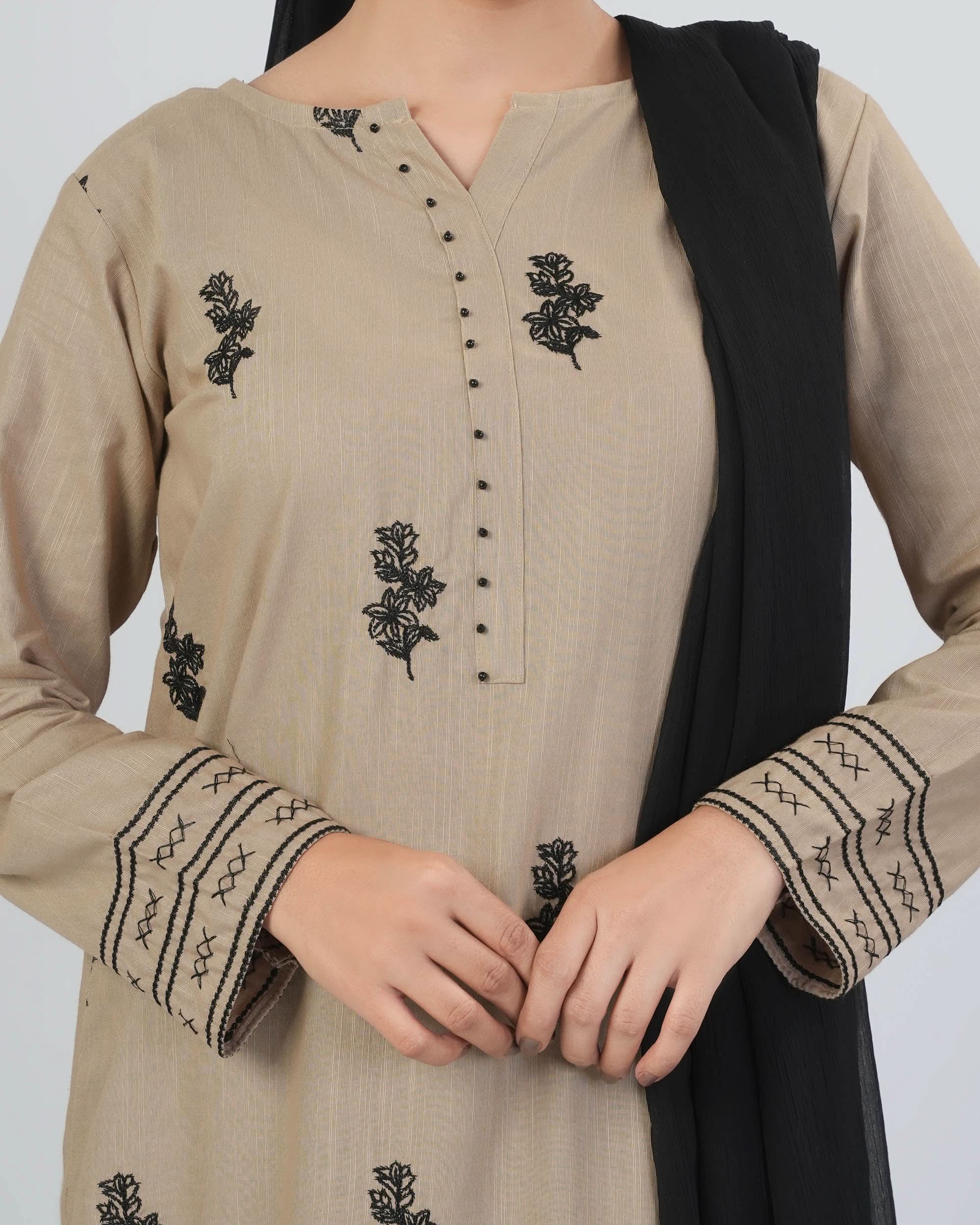 Women's Khaddar Embroidered 3Pcs Suit