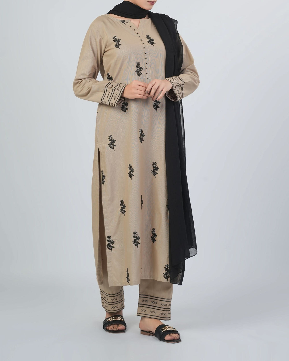 Women's Khaddar Embroidered 3Pcs Suit