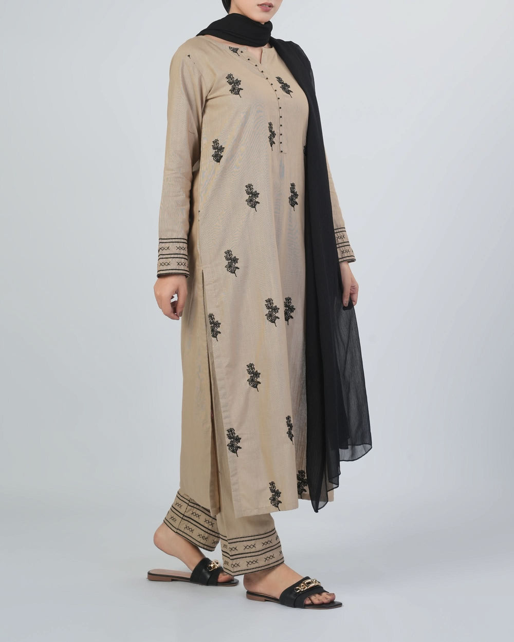 Women's Khaddar Embroidered 3Pcs Suit