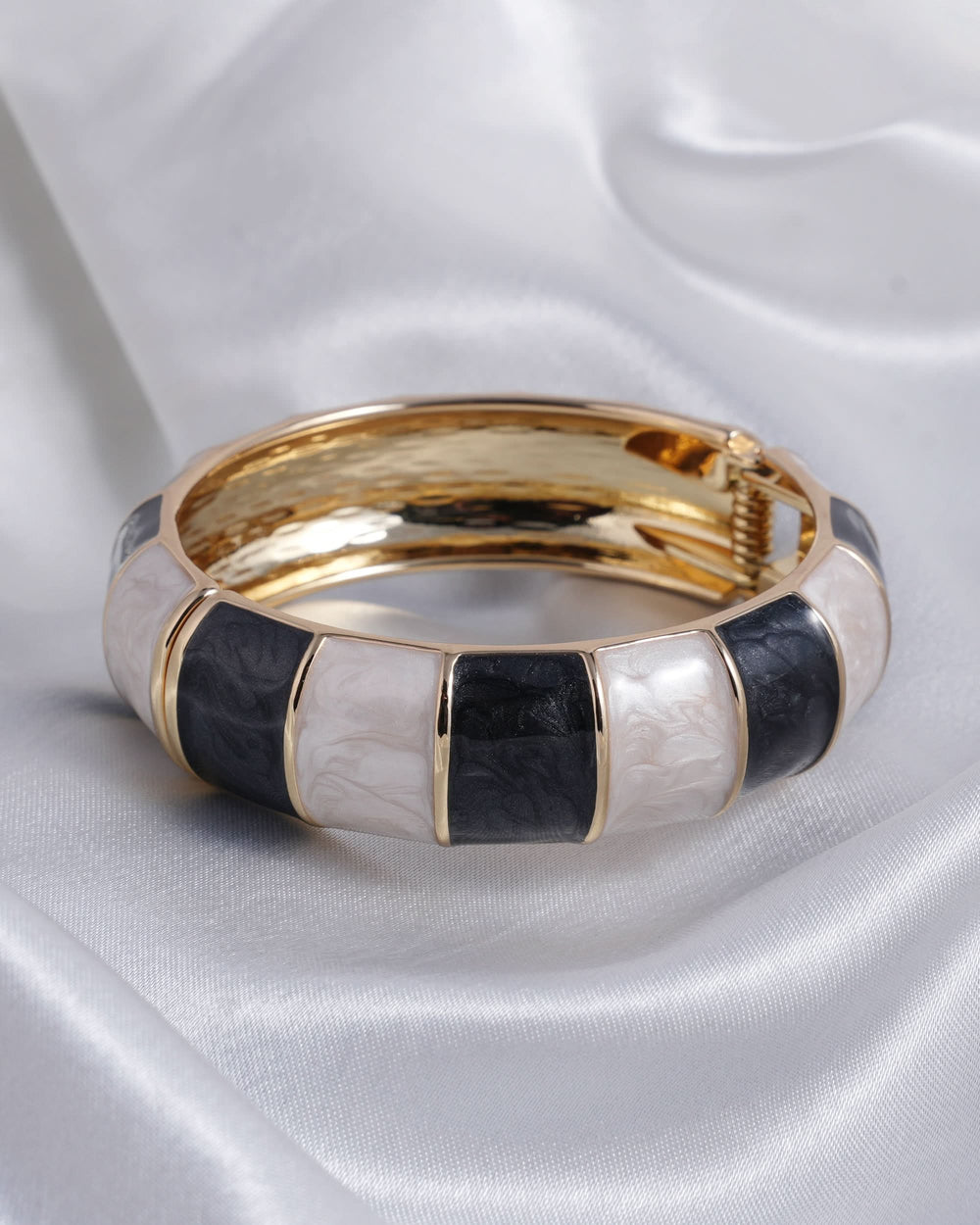 Eminent Women’s Enamel Band Bangle