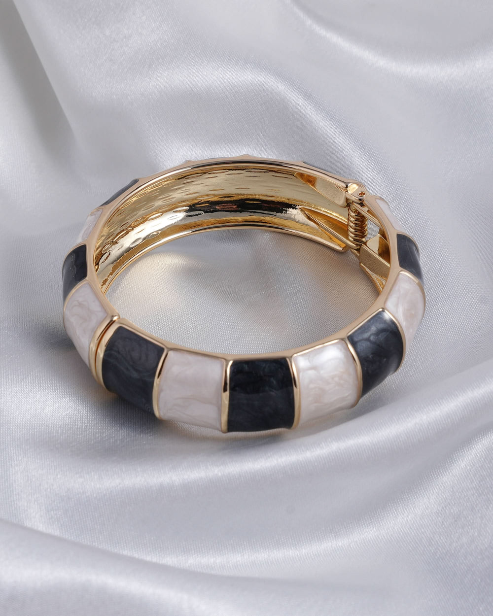 Eminent Women’s Enamel Band Bangle