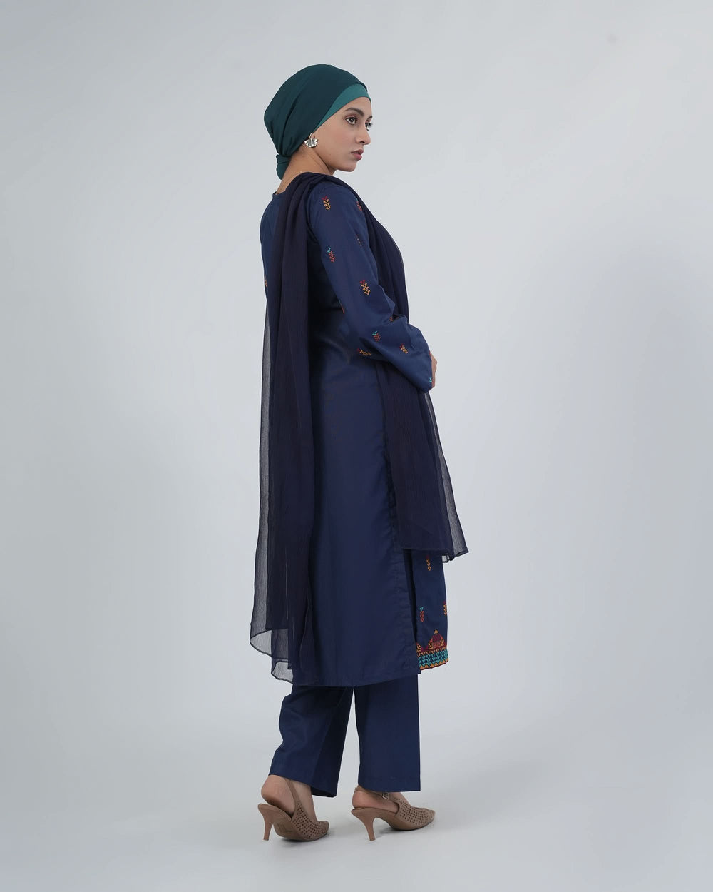 Women's Khaddar Embroidered 3Pcs Suit