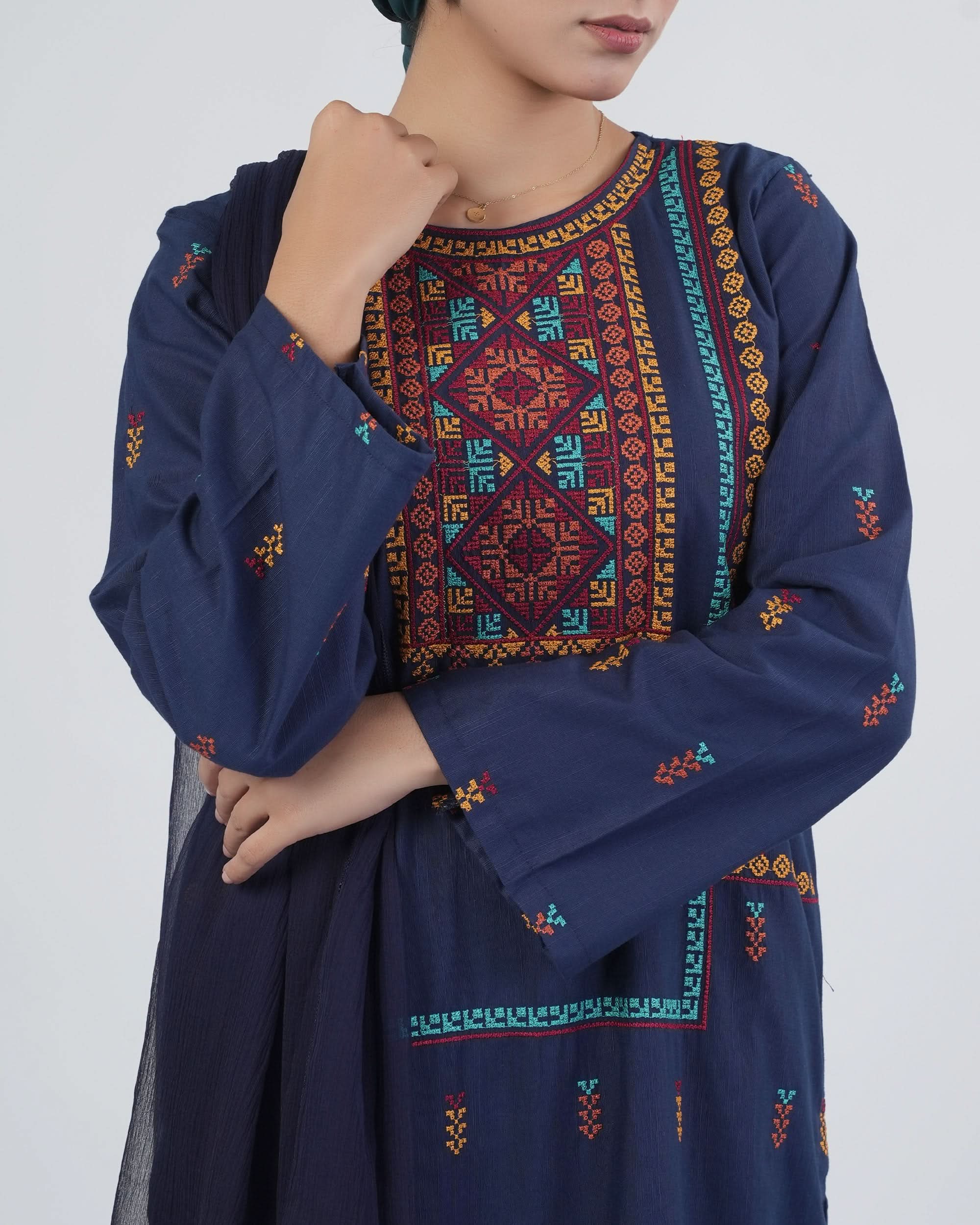 Women's Khaddar Embroidered 3Pcs Suit