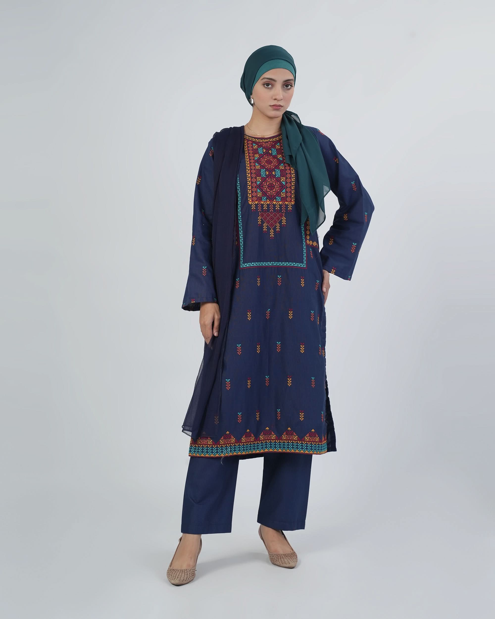 Women's Khaddar Embroidered 3Pcs Suit