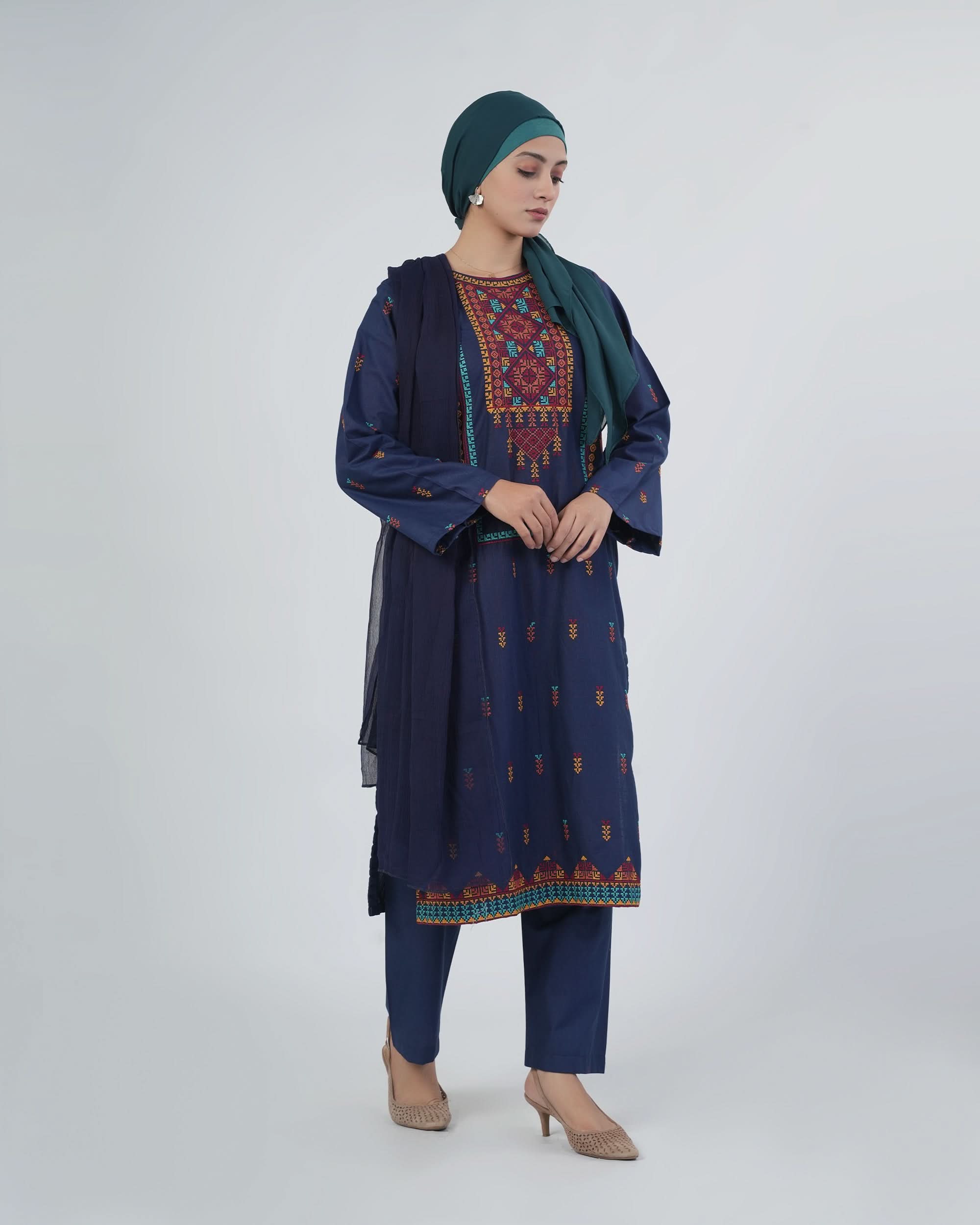 Women's Khaddar Embroidered 3Pcs Suit