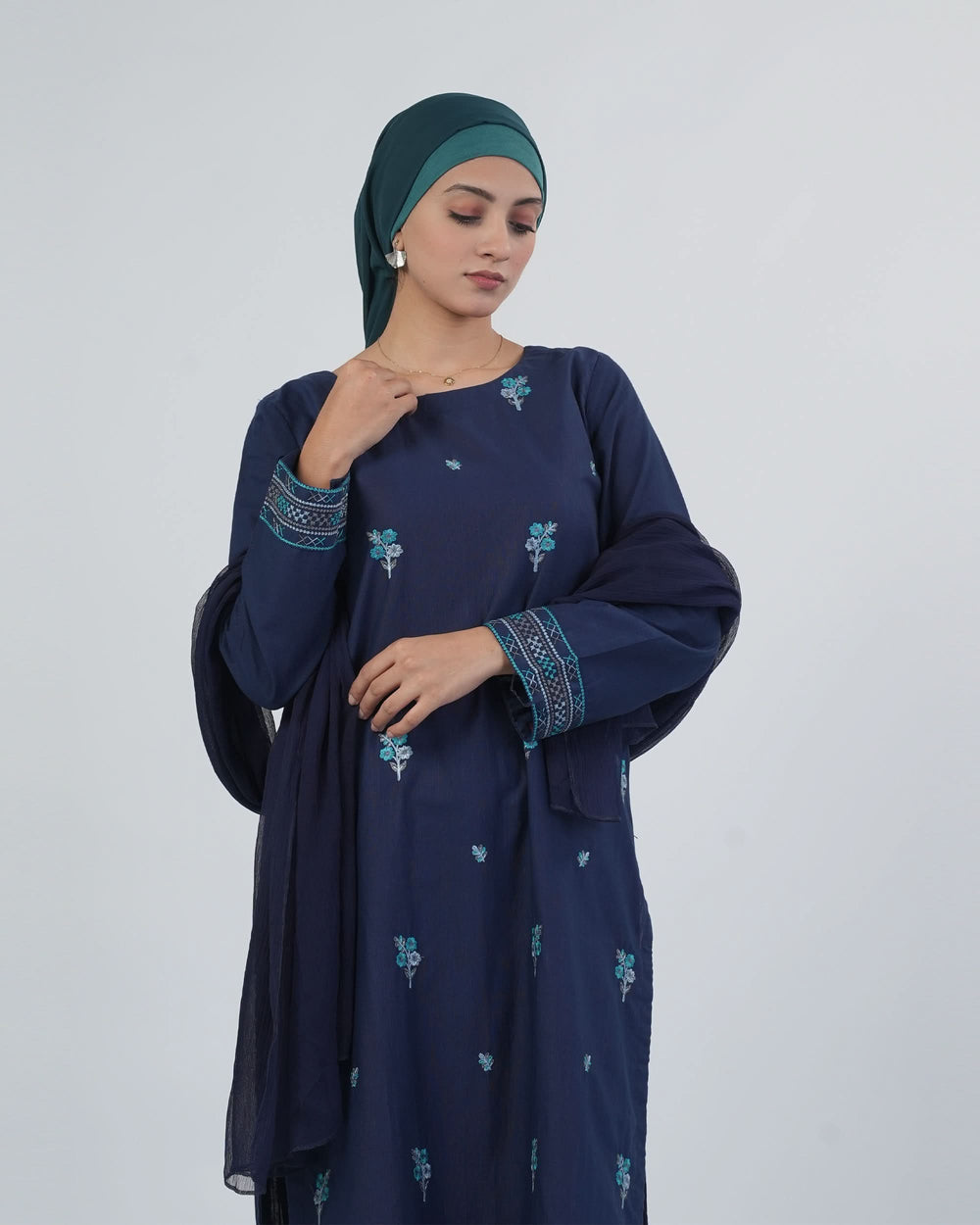 Women's Khaddar Embroidered 3Pcs Suit