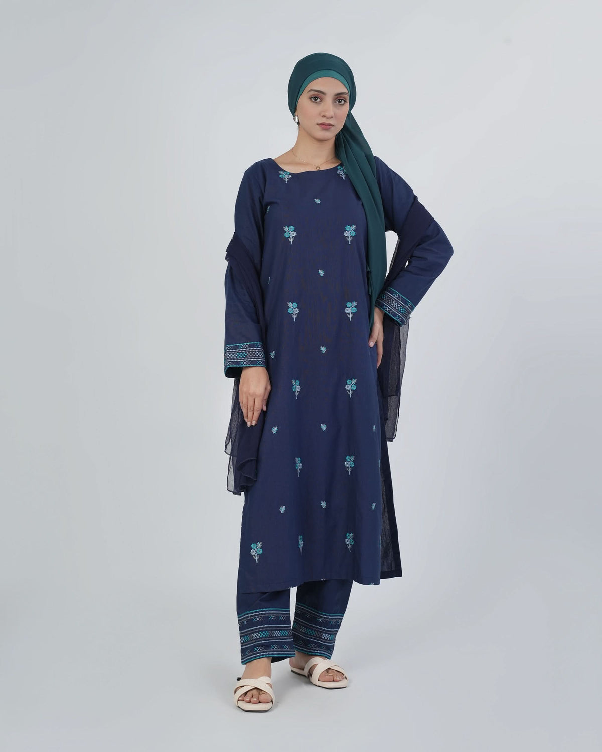 Women's Khaddar Embroidered 3Pcs Suit