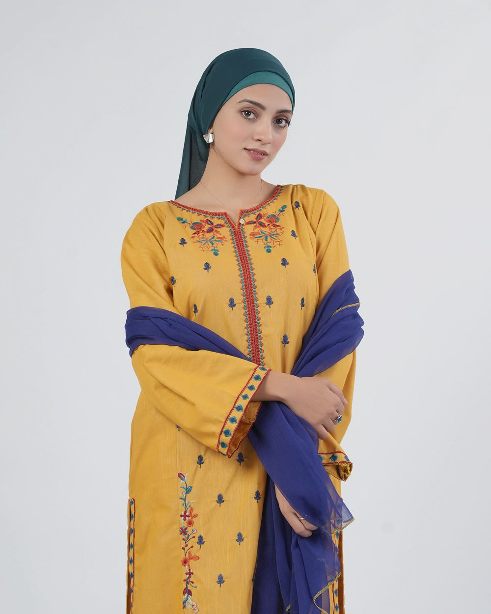 Women's Khaddar Embroidered 3Pcs Suit