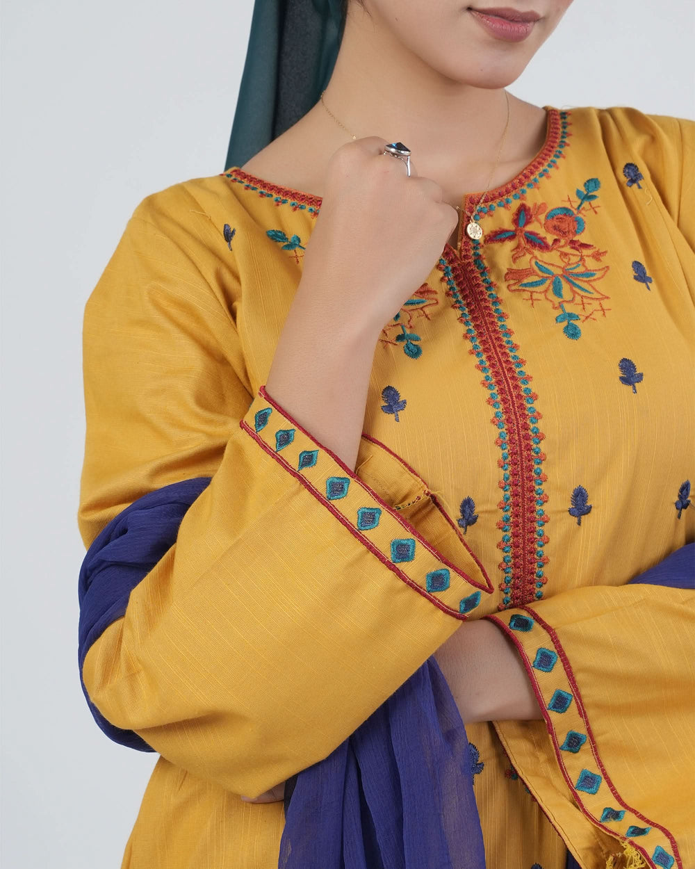 Women's Khaddar Embroidered 3Pcs Suit