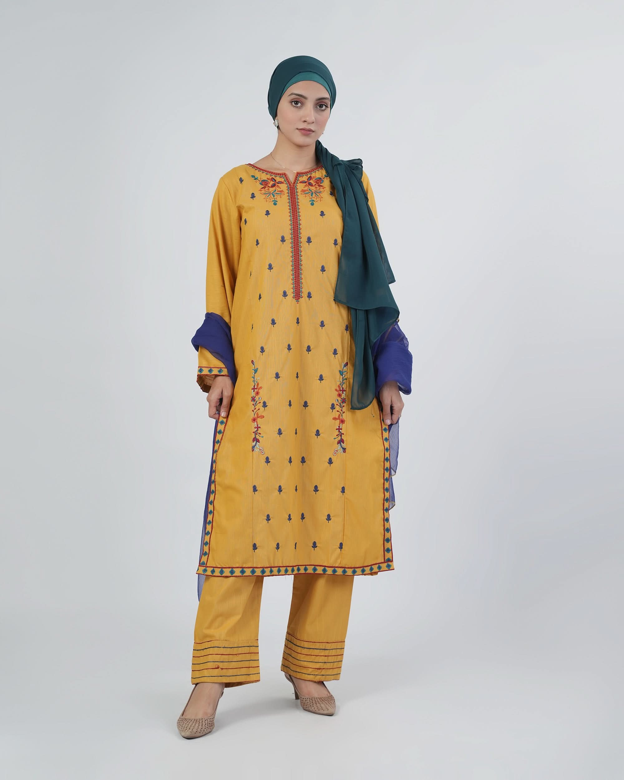 Women's Khaddar Embroidered 3Pcs Suit