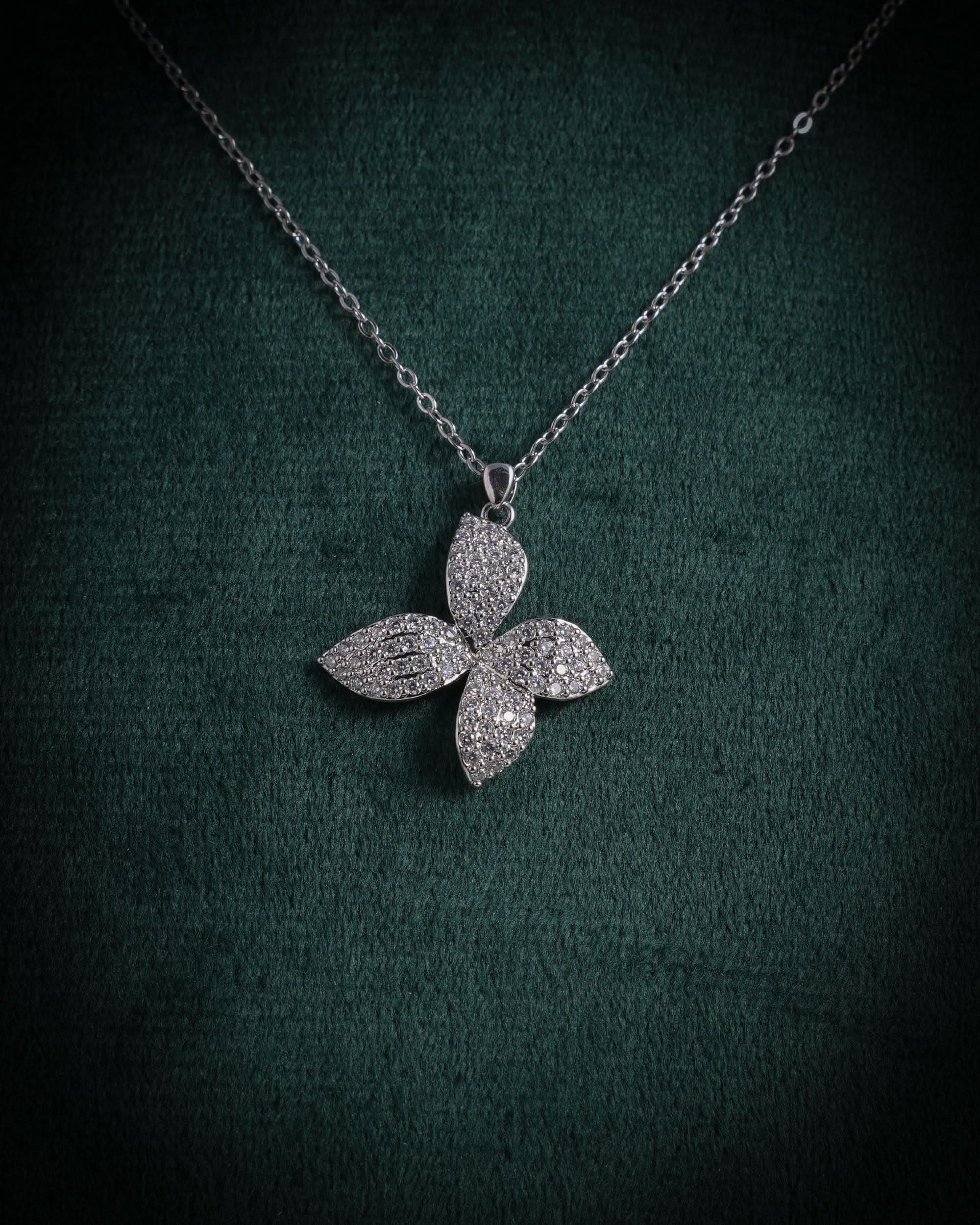 Eminent Women's Leaf Spark Necklace Set