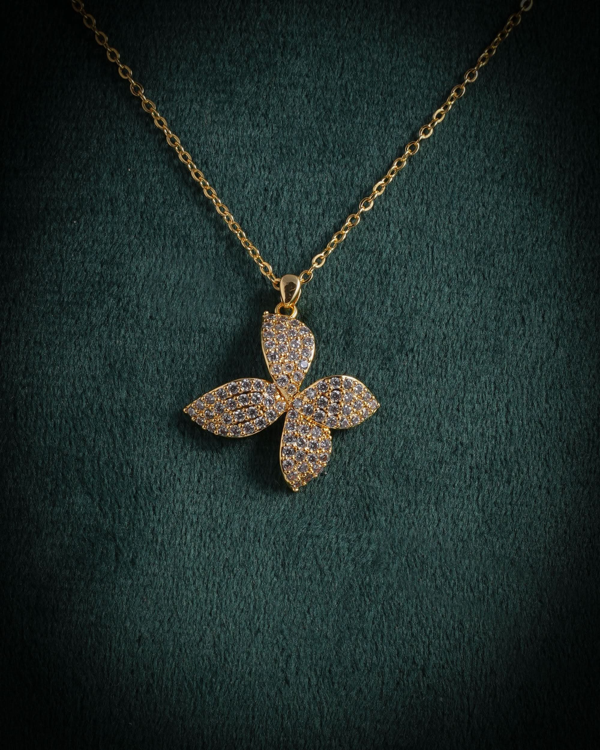 Eminent Women's Leaf Spark Necklace Set