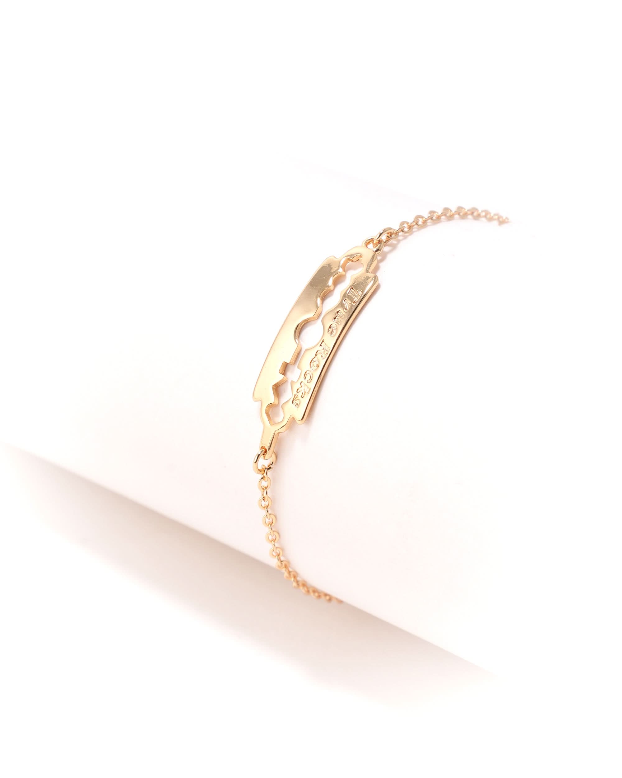 Eminent Women’s Engraved Plate Bracelet