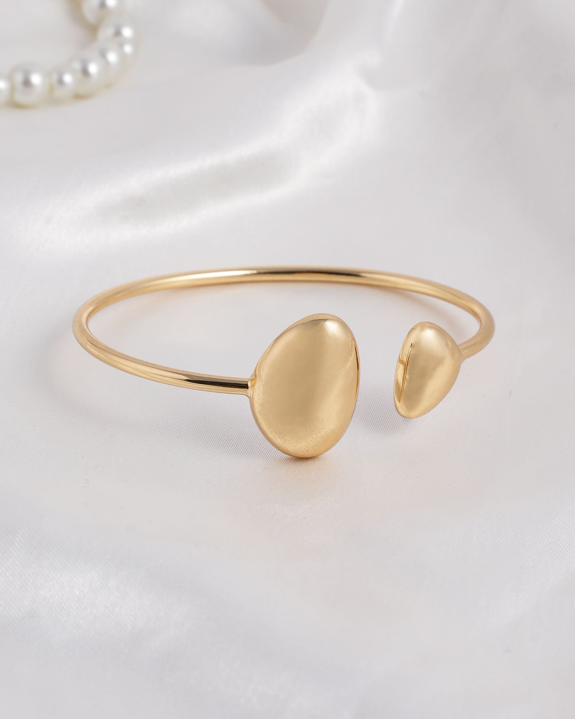 Eminent Women’s Oval Accent Bangle