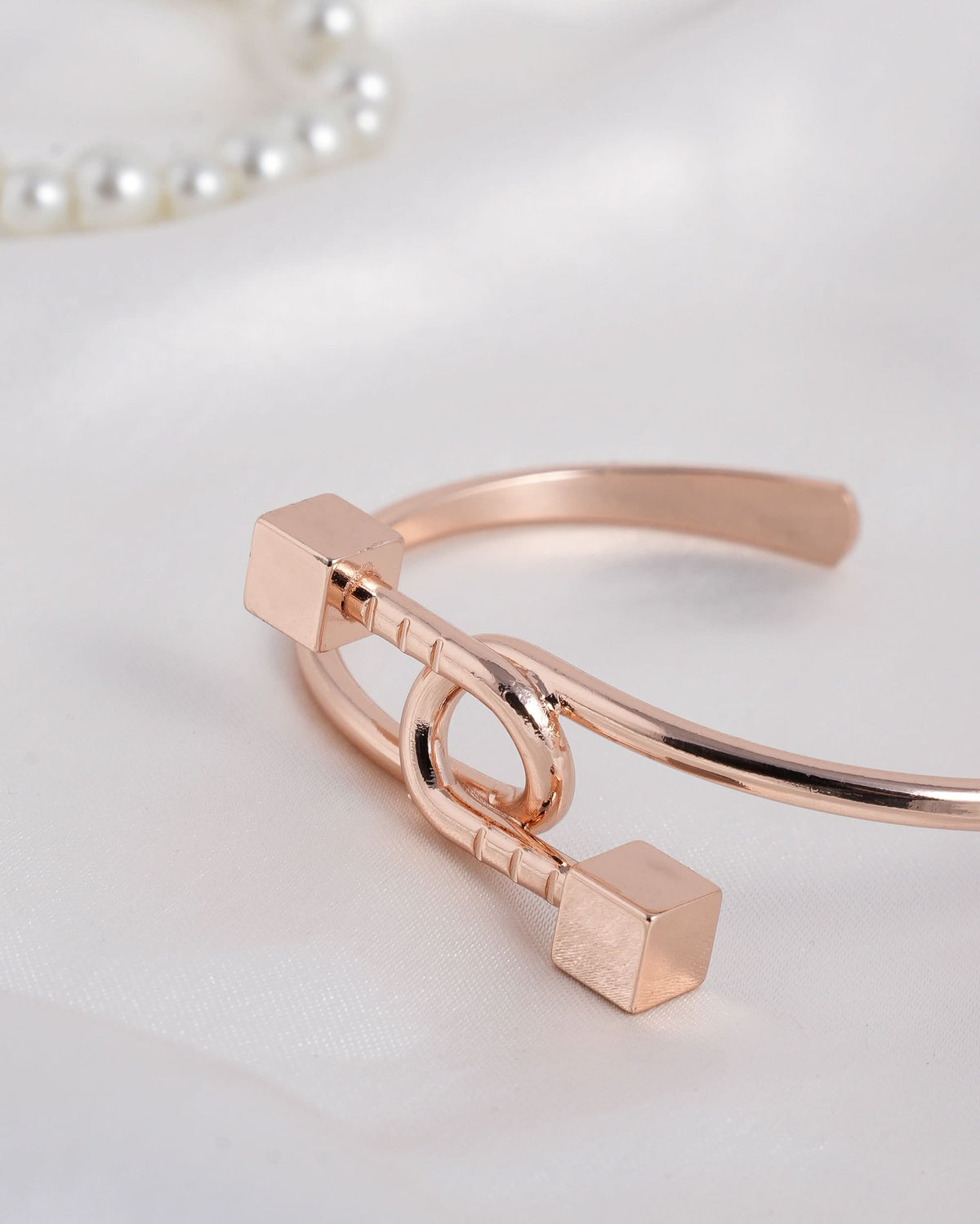Eminent Women’s Knot Detail Open Bangle