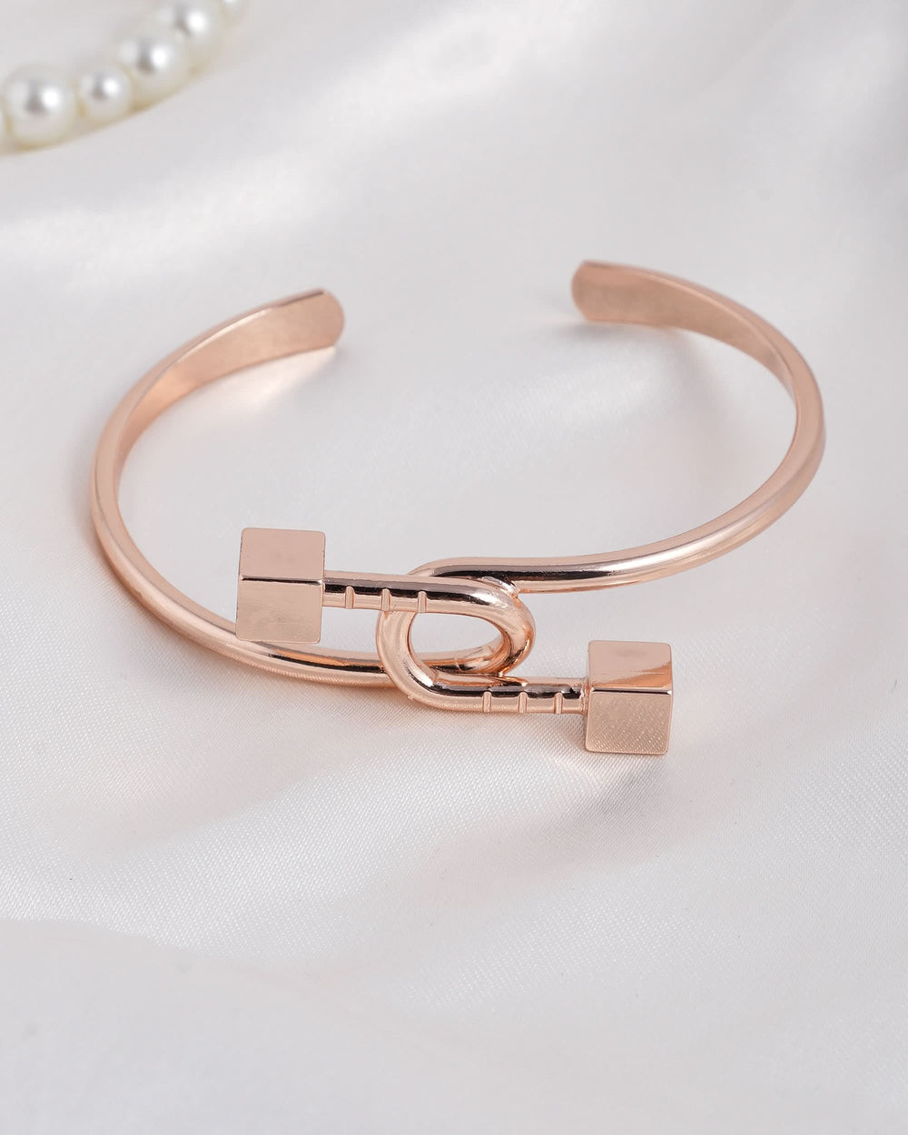Eminent Women’s Knot Detail Open Bangle