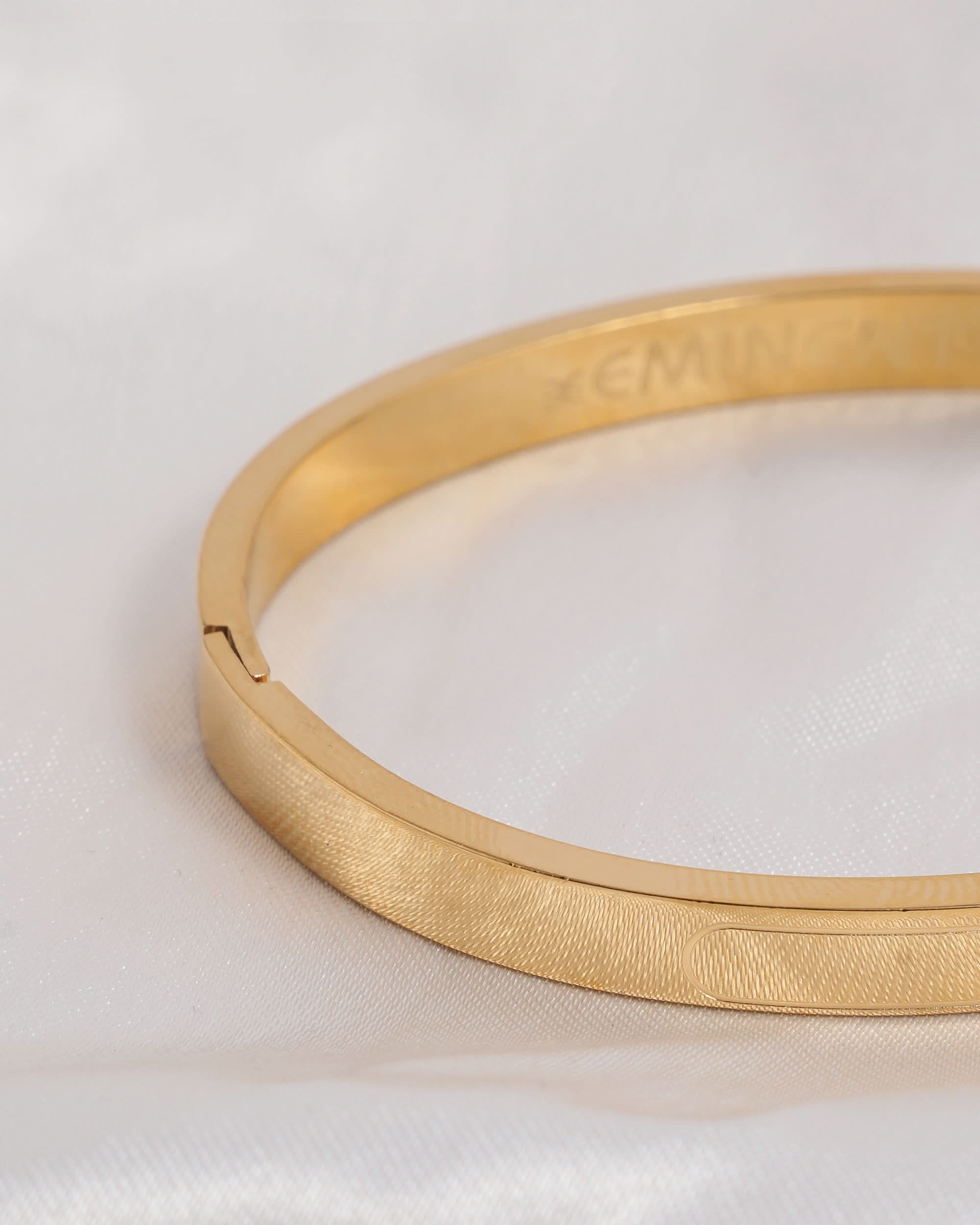 Eminent Women's Bracelet - Golden