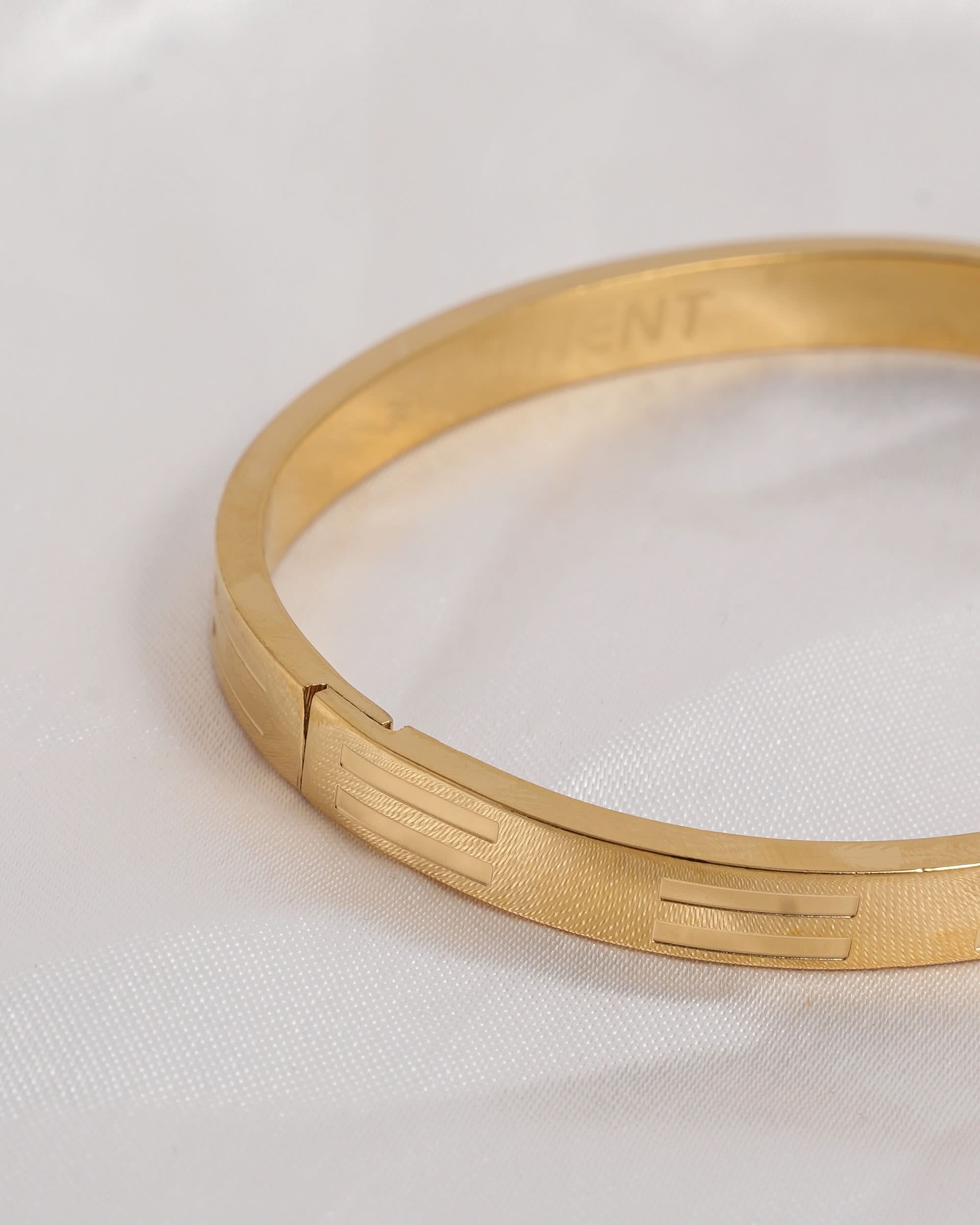 Eminent Women's Bracelet - Golden