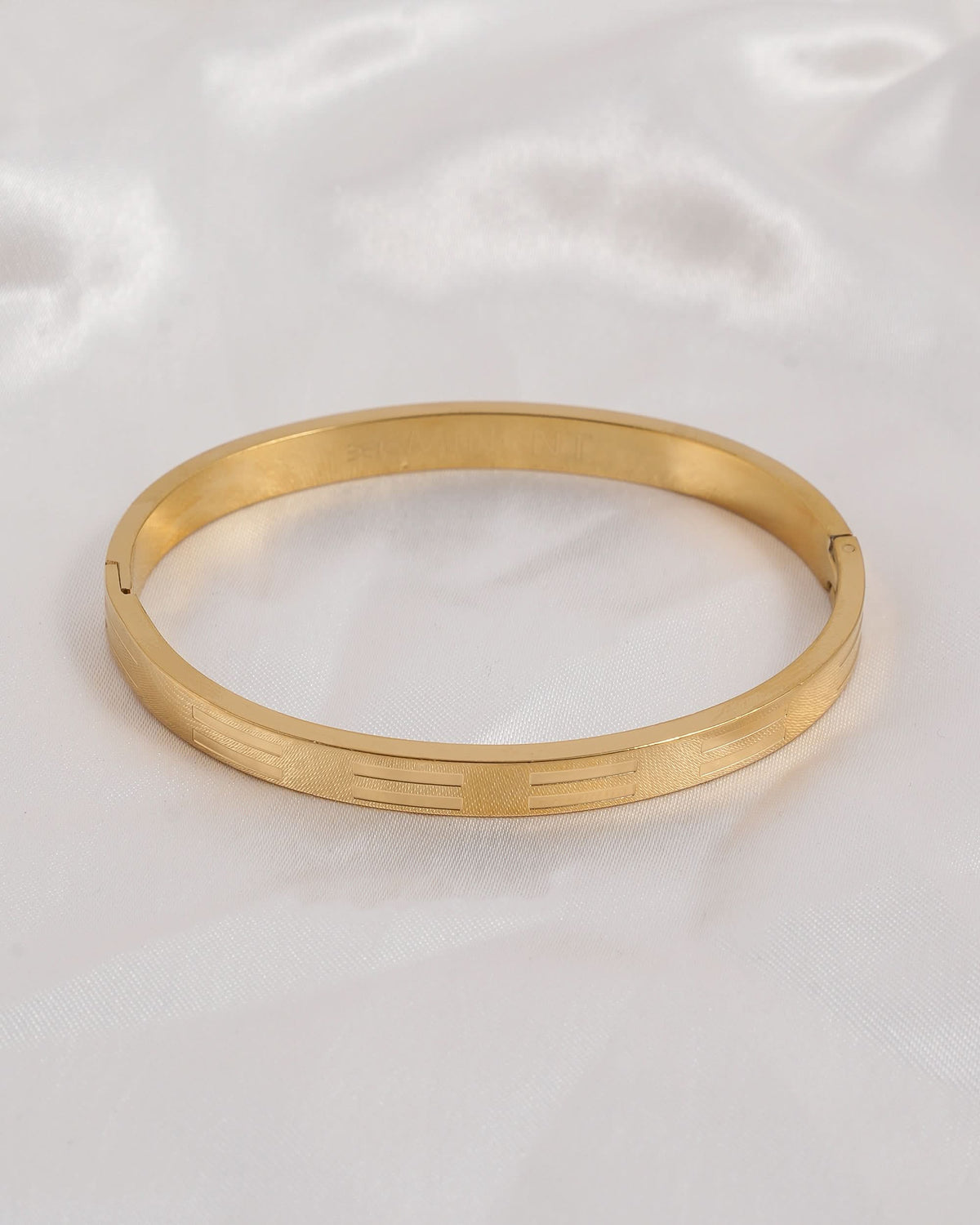 Eminent Women's Bracelet - Golden