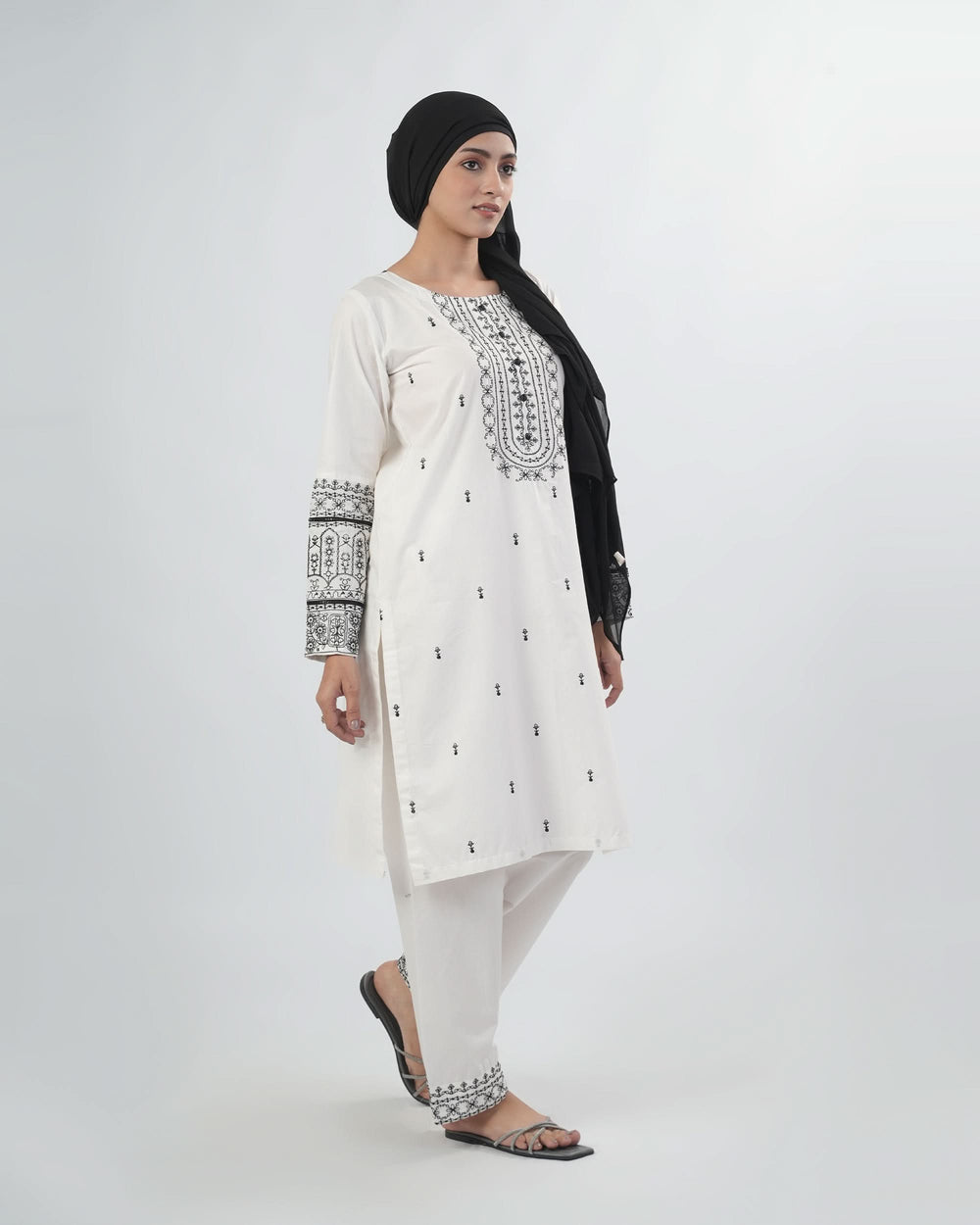 Valuables Women’s Embroidered 3 Pcs Suit