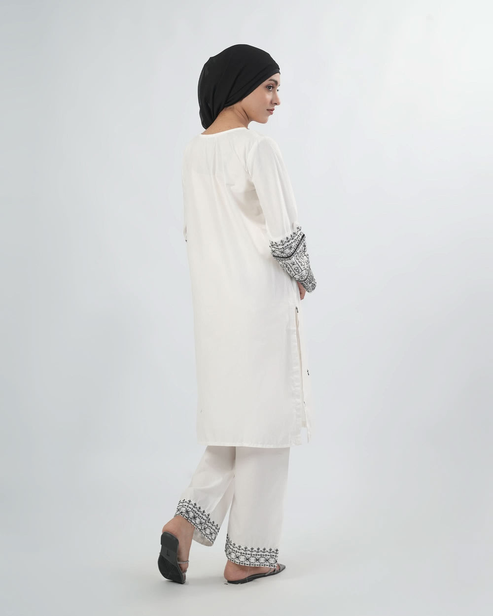 Valuables Women’s Embroidered 3 Pcs Suit