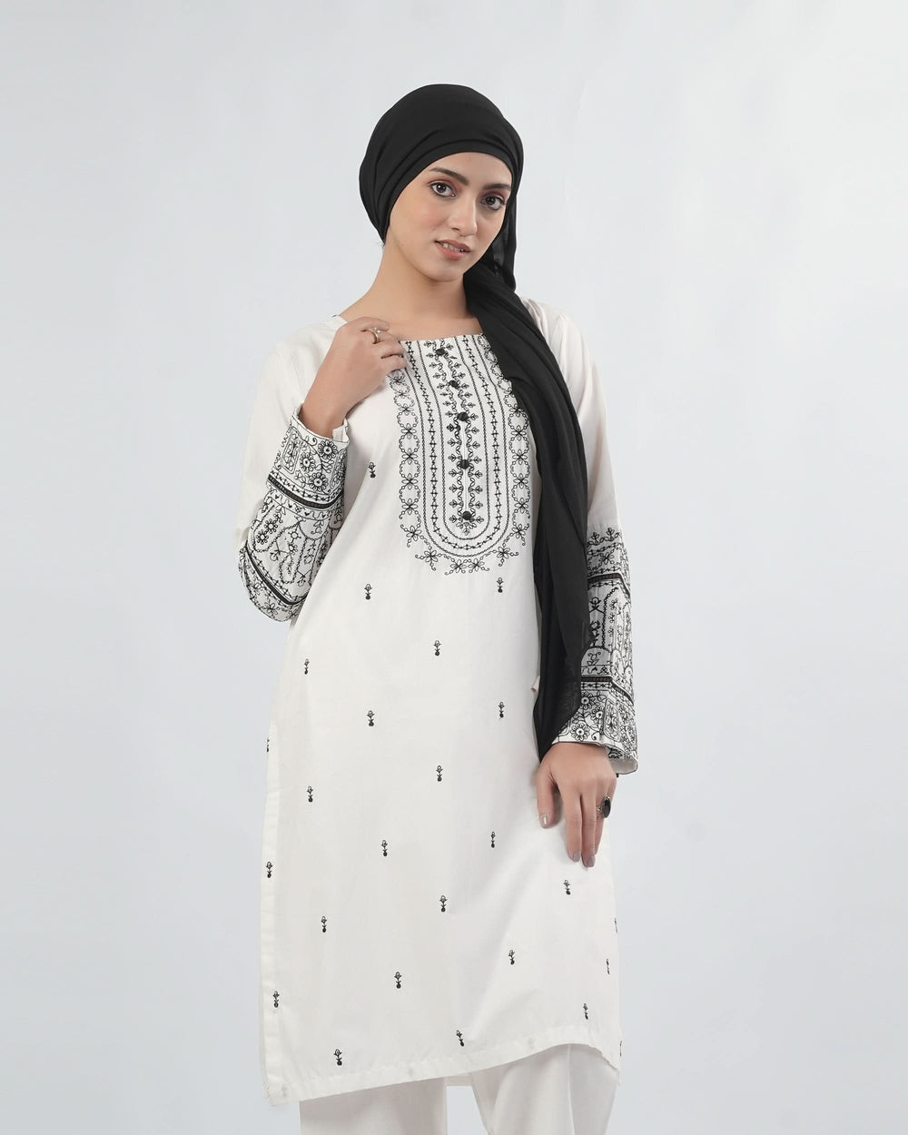 Valuables Women’s Embroidered 3 Pcs Suit