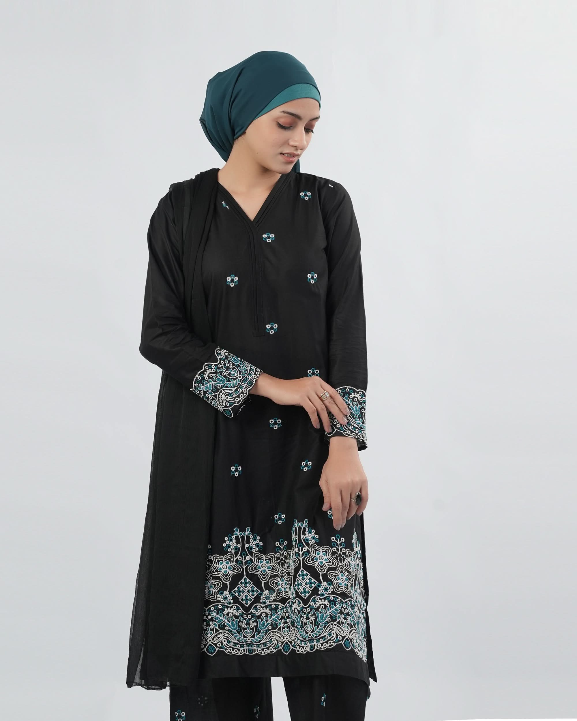 Valuables Women’s Embroidered 3 Pcs Suit