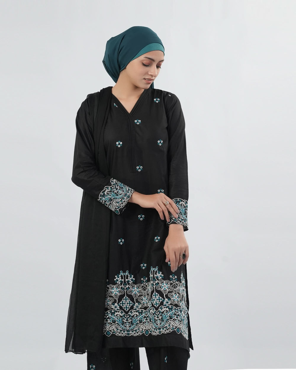 Valuables Women’s Embroidered 3 Pcs Suit