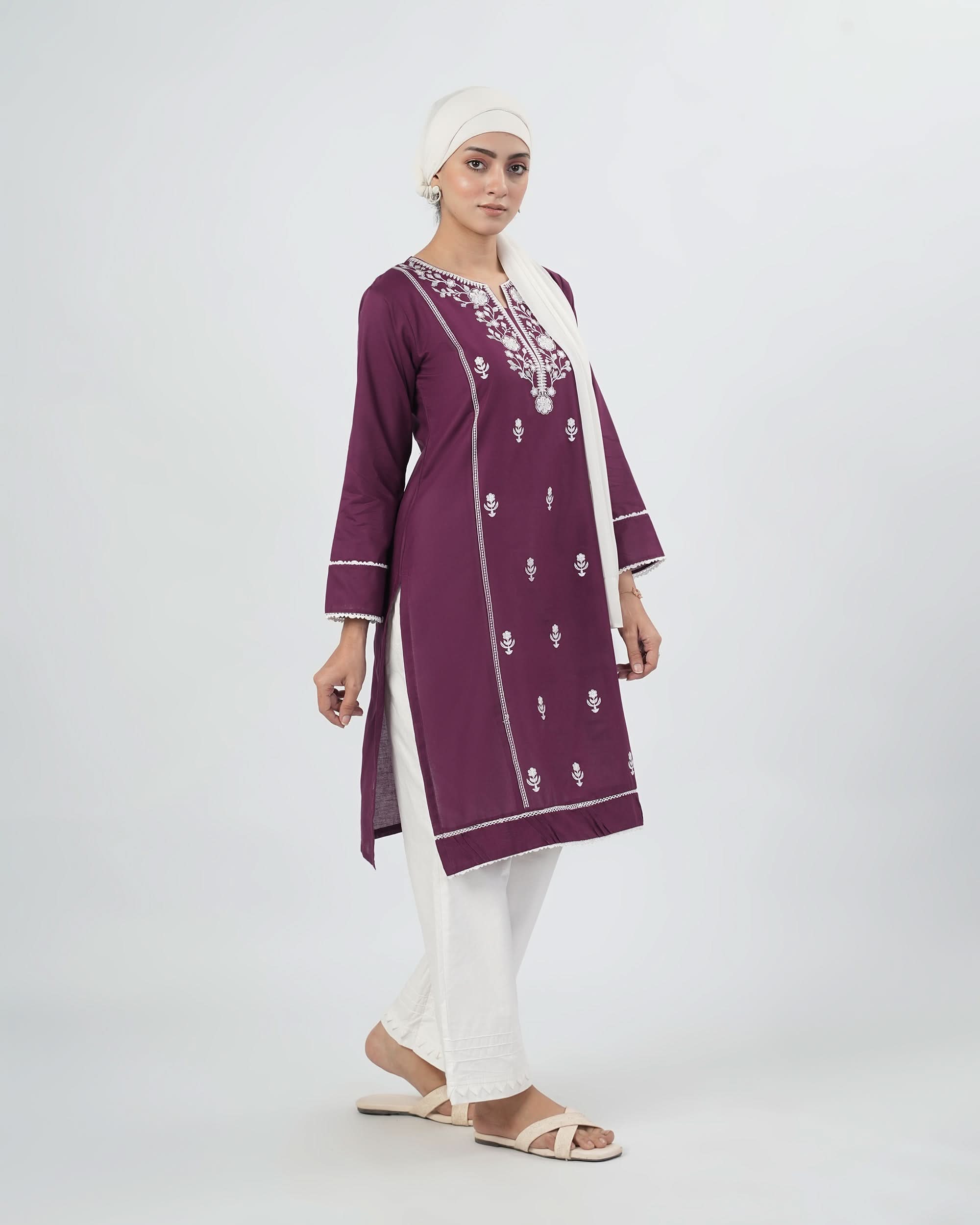 Valuables Women Embroidered Kurti