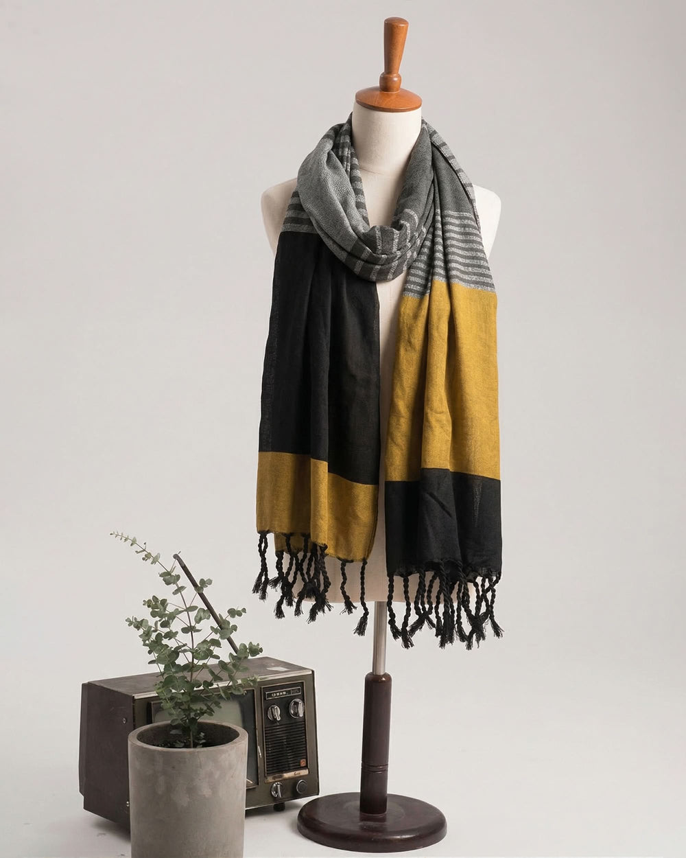 Eminent Women's Scarf