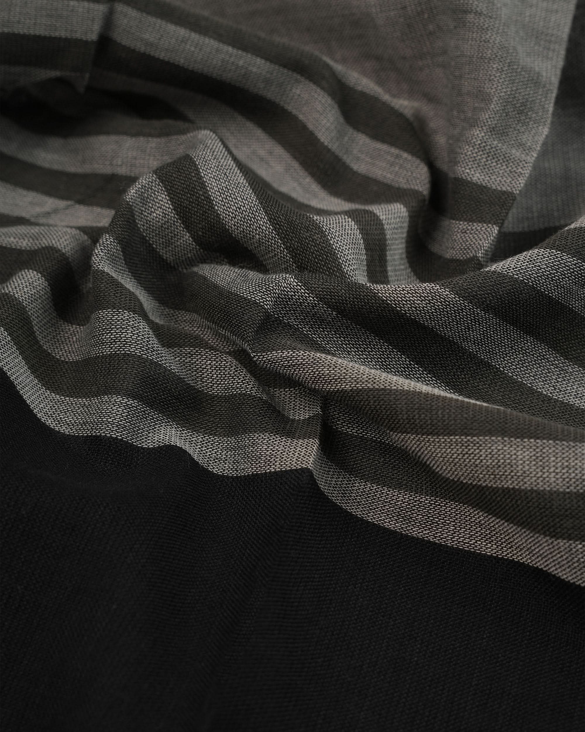 Eminent Women's Scarf