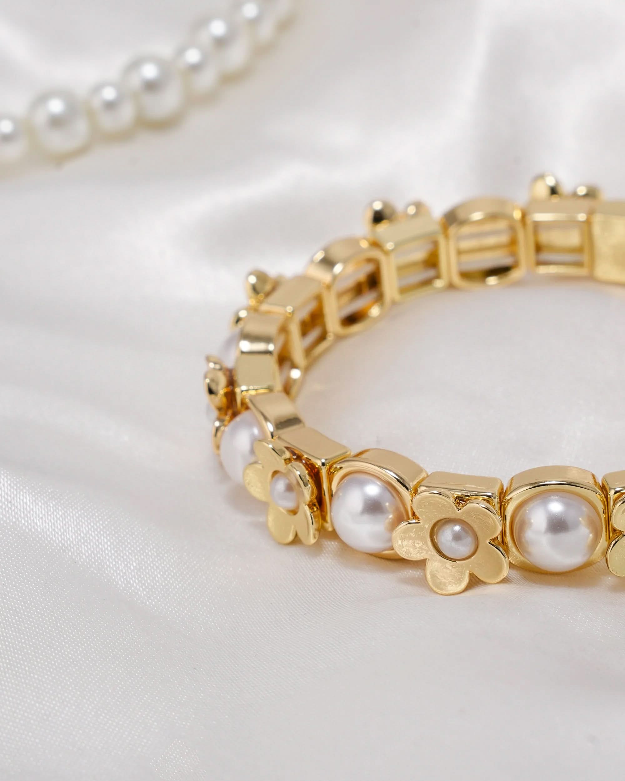 Eminent Women’s Minimal Chain Bracelet