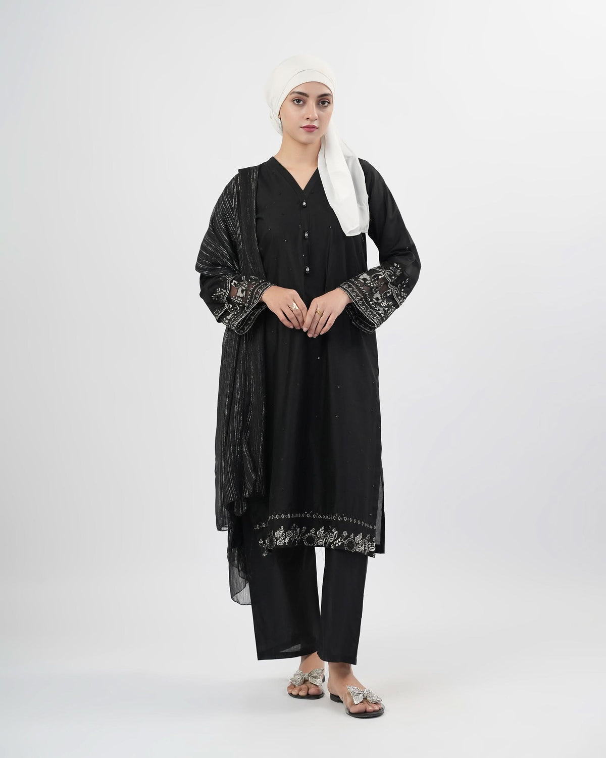 Valuables Women’s Embroidered 3Pcs Suit