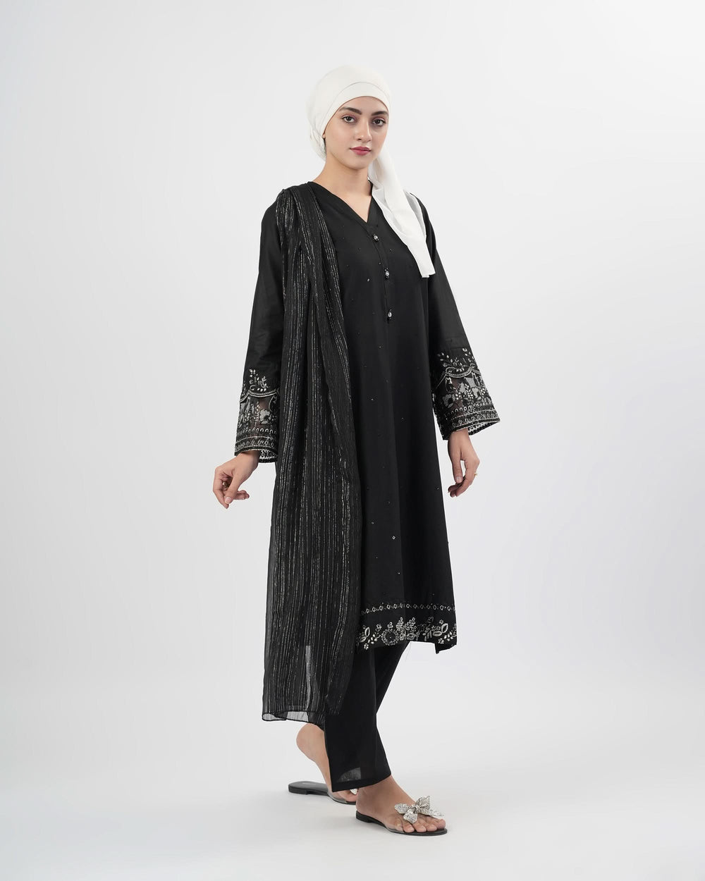 Valuables Women’s Embroidered 3Pcs Suit