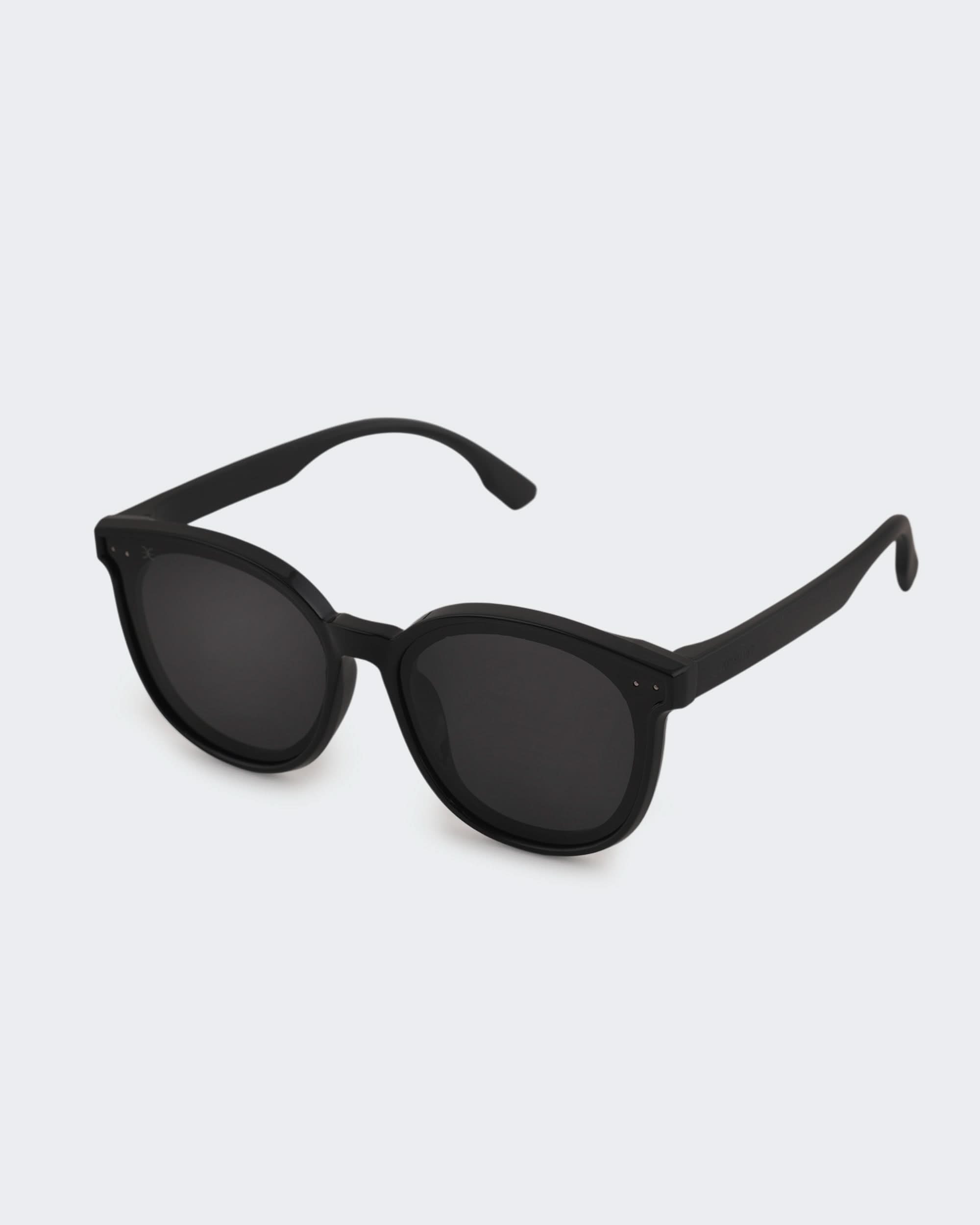Eminent Classic Round Sunglasses