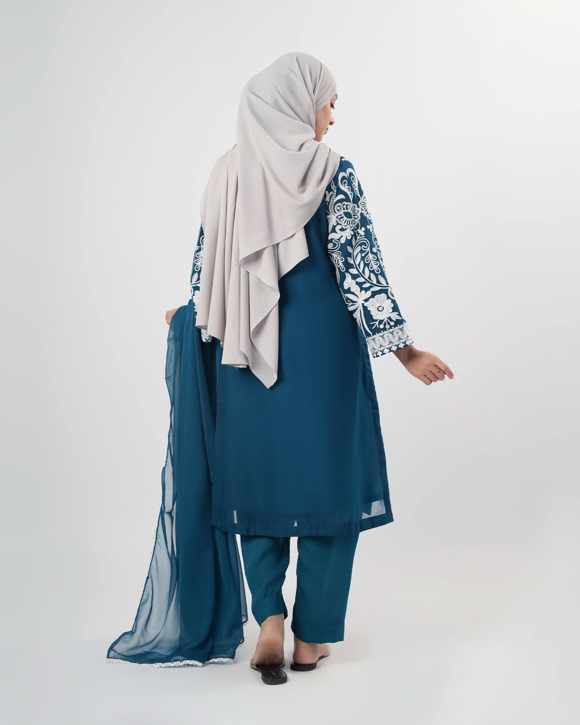 Valuables Women Chiffon Embroidered 3-Piece Suit