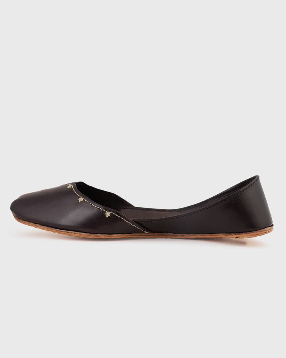 Eminent Women's Leather Khussa